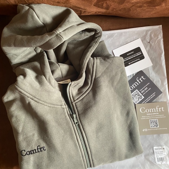 Cloud zip hoodie in “Millstone Grey“ a size small. NWT & never worn. - Picture 9 of 11
